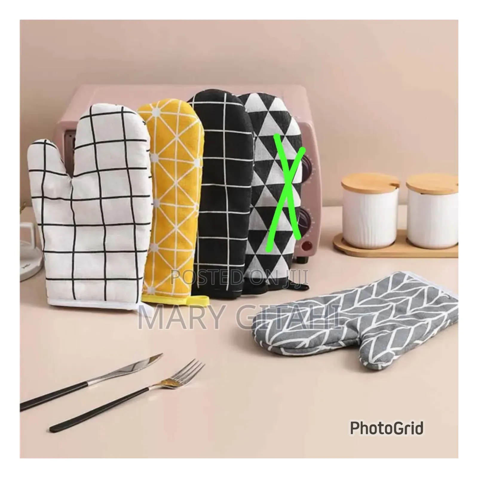 * 
A Pair Of Cotton Oven Gloves