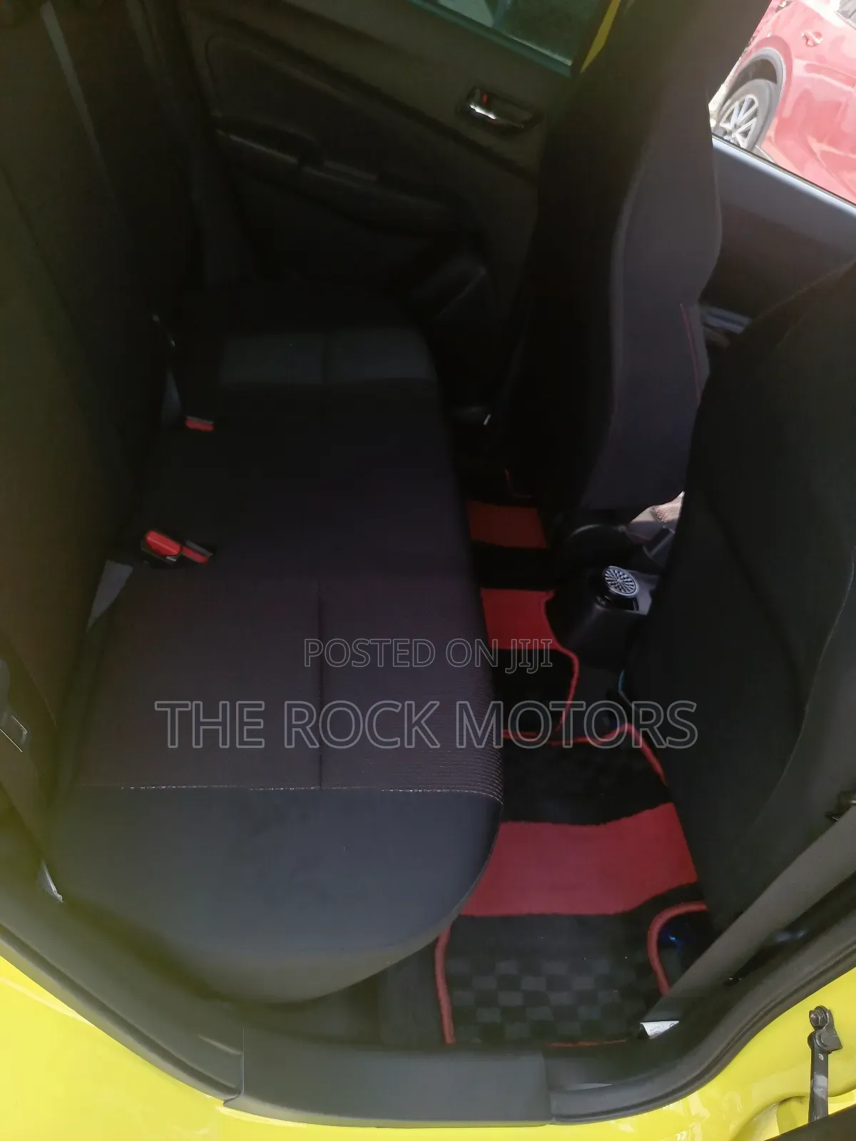 Suzuki Swift 2019 Yellow