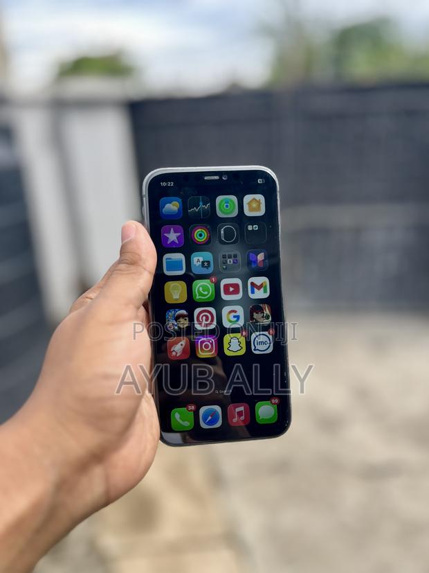 Apple iPhone 11 64 GB Gray - thumbnail 2