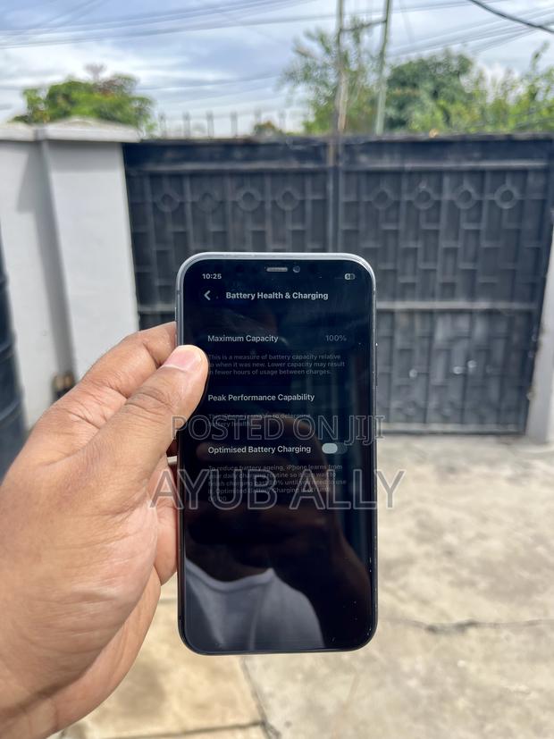 Apple iPhone 11 64 GB Gray - thumbnail 3