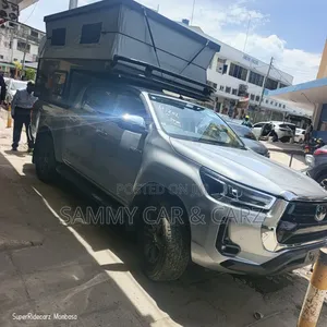 Toyota Hilux 2024 Gray