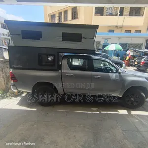 Toyota Hilux 2024 Gray