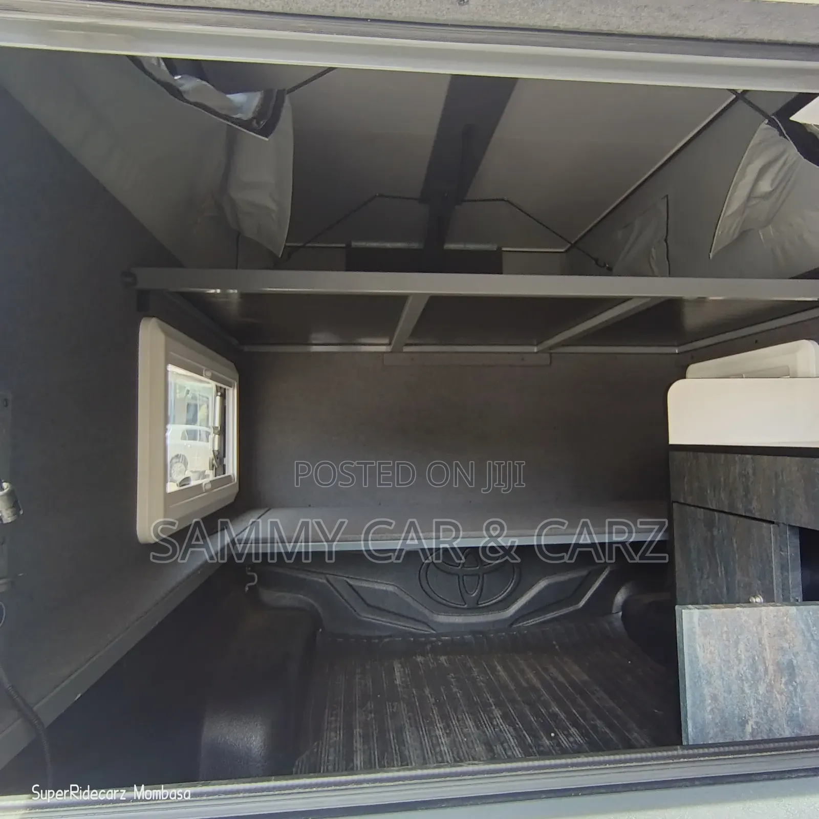 Toyota Hilux 2024 Gray