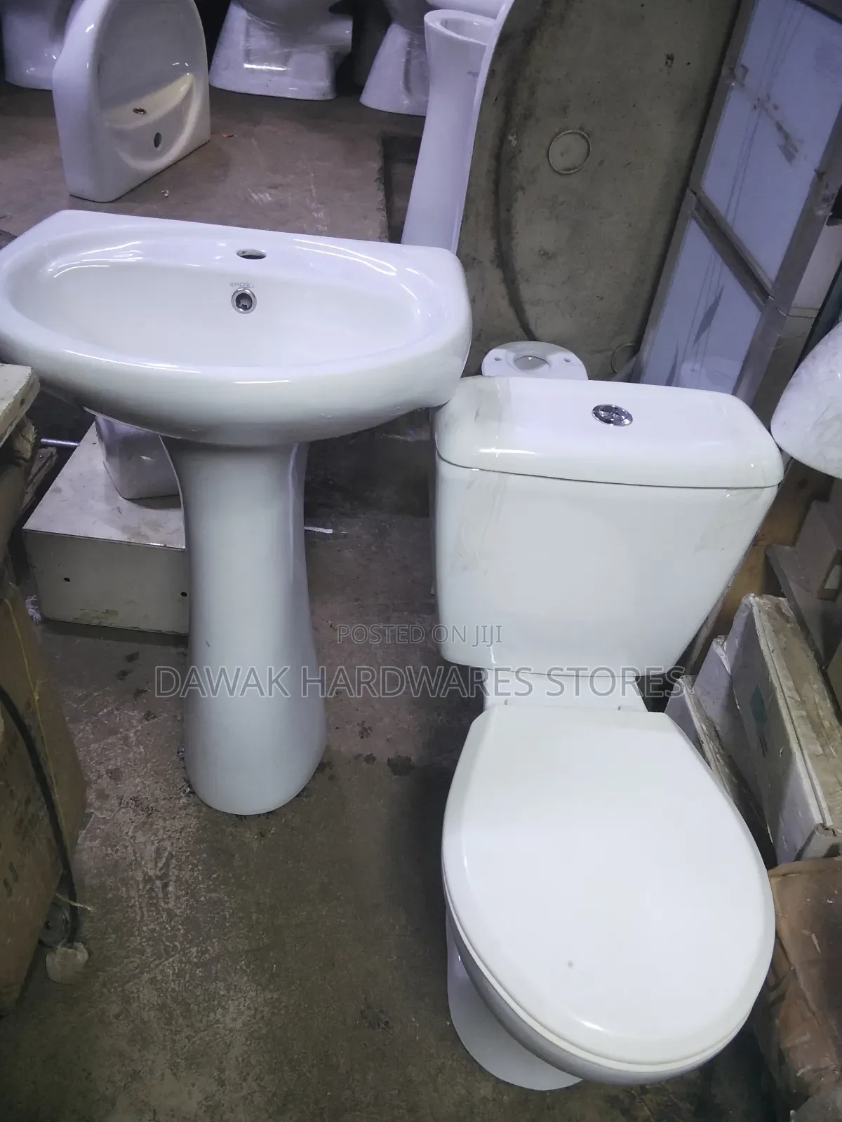 Set Package of Toilet Seats and Washhandbasins Plus Pedestrial Stands