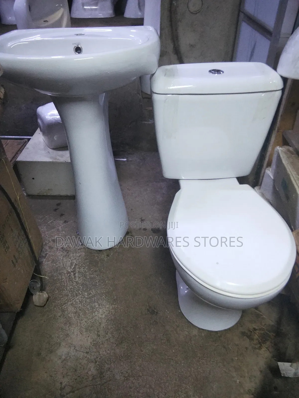 Set Package of Toilet Seats and Washhandbasins Plus Pedestrial Stands