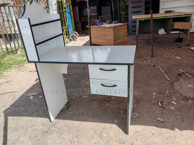 Manicure Table With Raised Shelves - main view