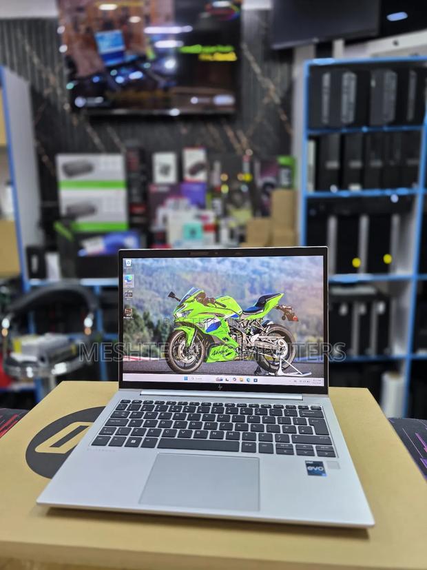 Laptop HP Elitebook 830 G11 16GB Intel Core i5 SSD 512GB - thumbnail 3