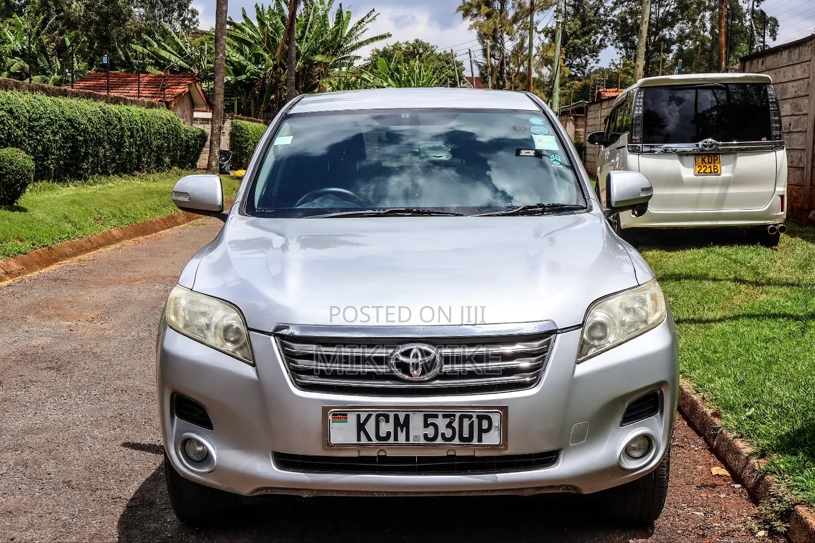 Toyota Vanguard 2010 Silver
