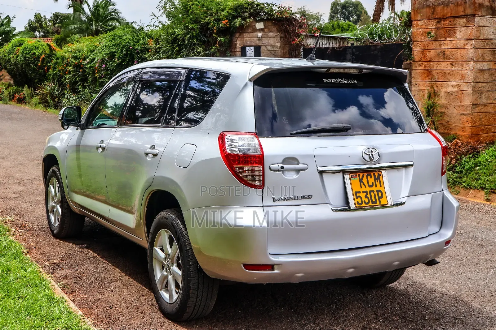 Toyota Vanguard 2010 Silver