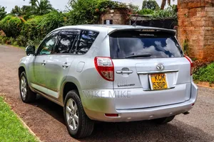 Toyota Vanguard 2010 Silver