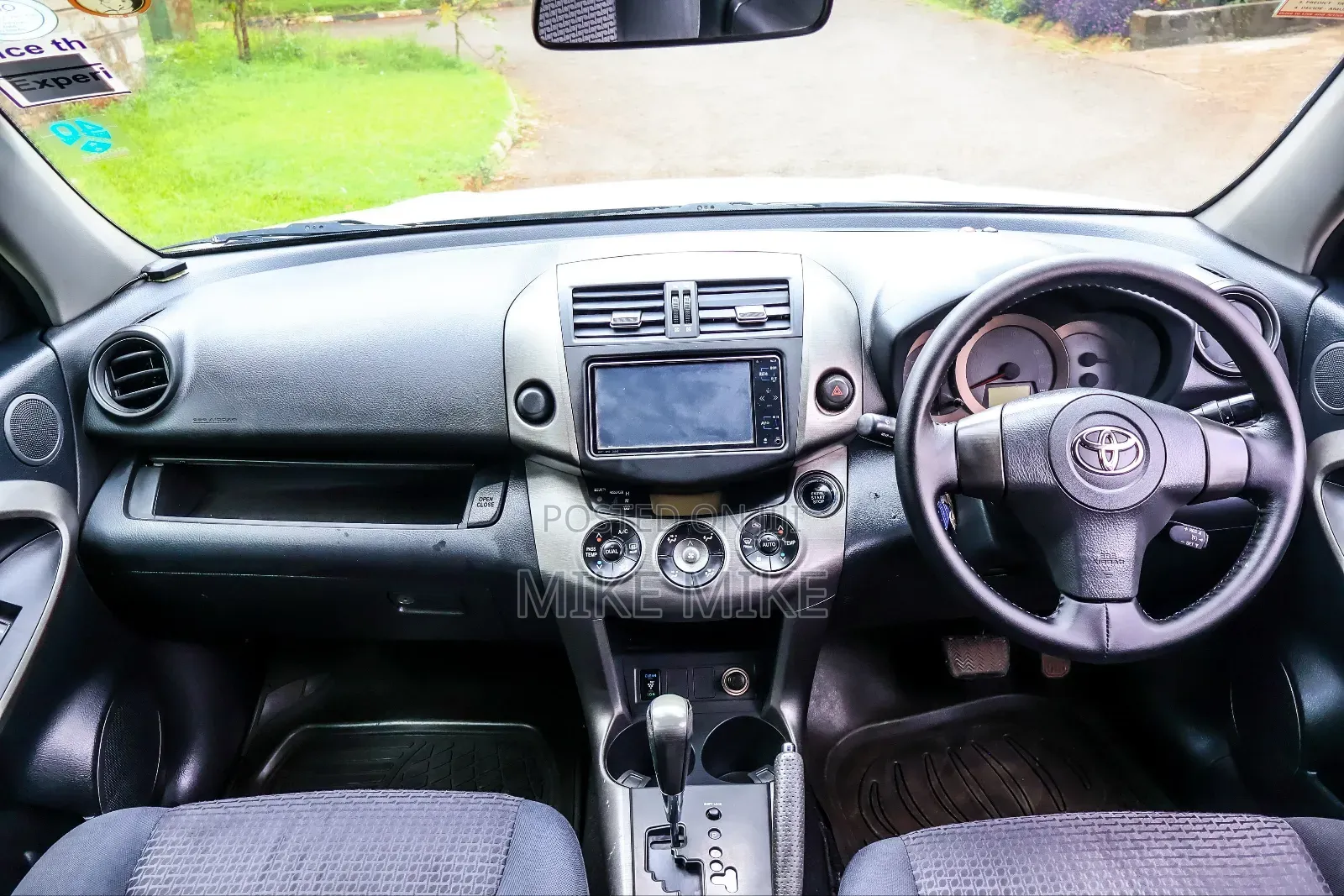 Toyota Vanguard 2010 Silver
