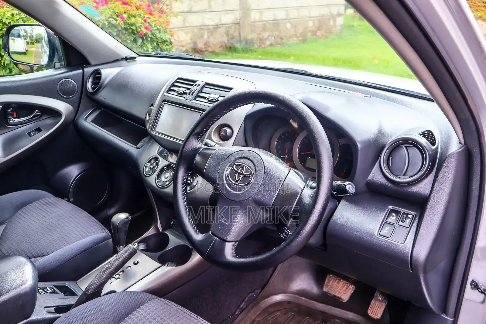 Toyota Vanguard 2010 Silver