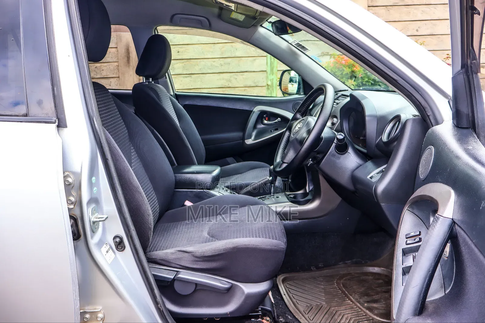 Toyota Vanguard 2010 Silver