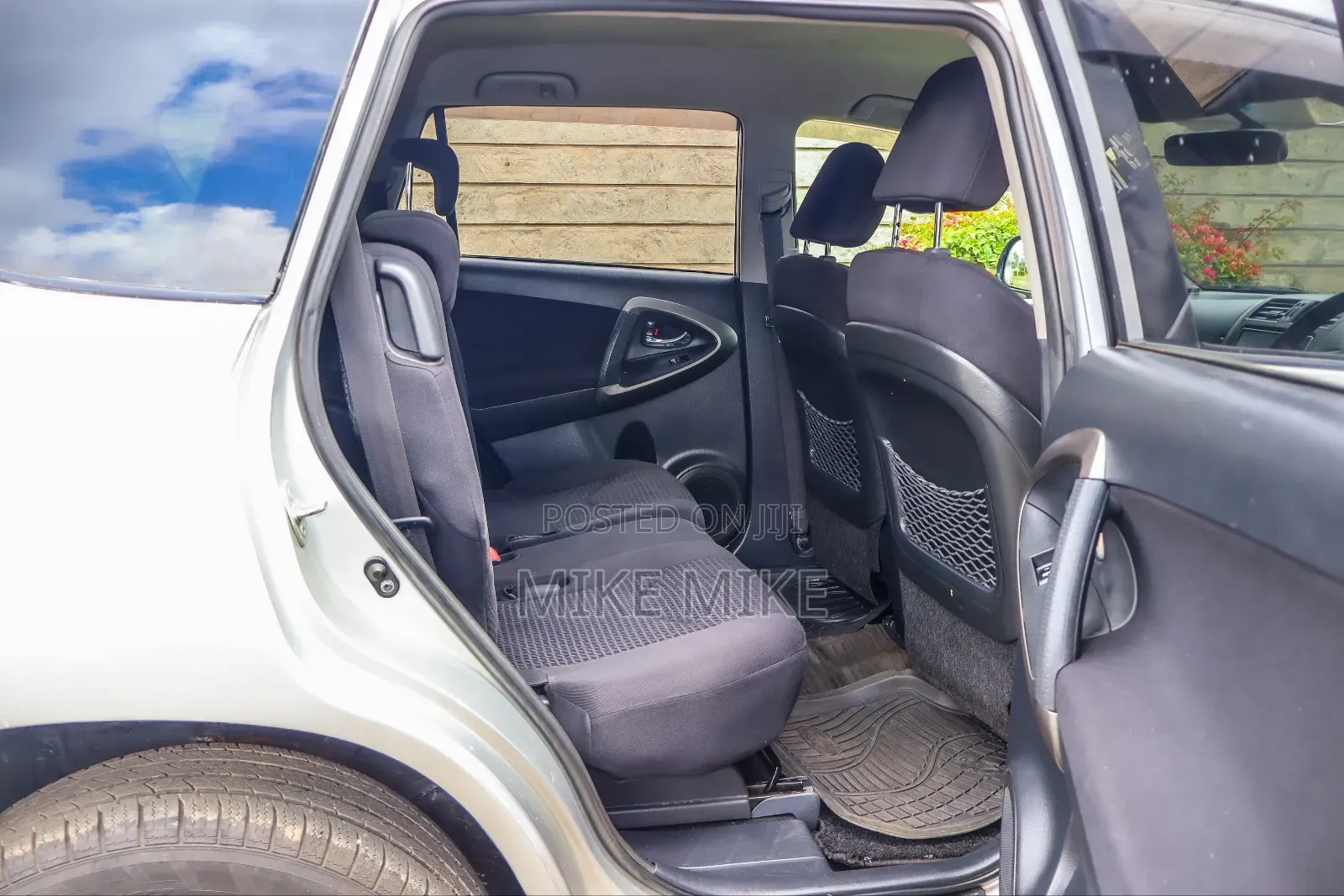 Toyota Vanguard 2010 Silver