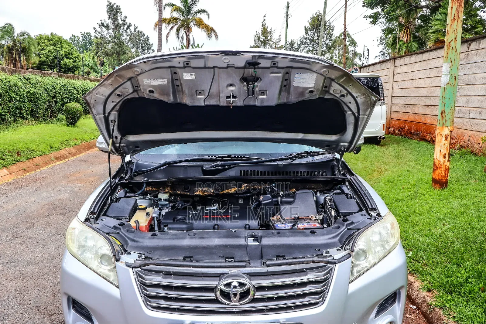 Toyota Vanguard 2010 Silver