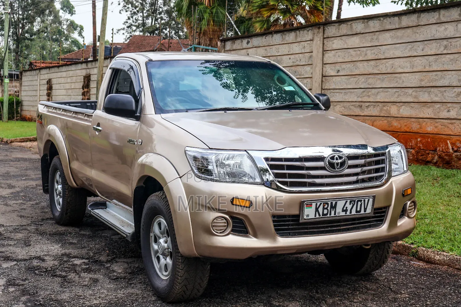 Toyota Hilux 2010 Gold