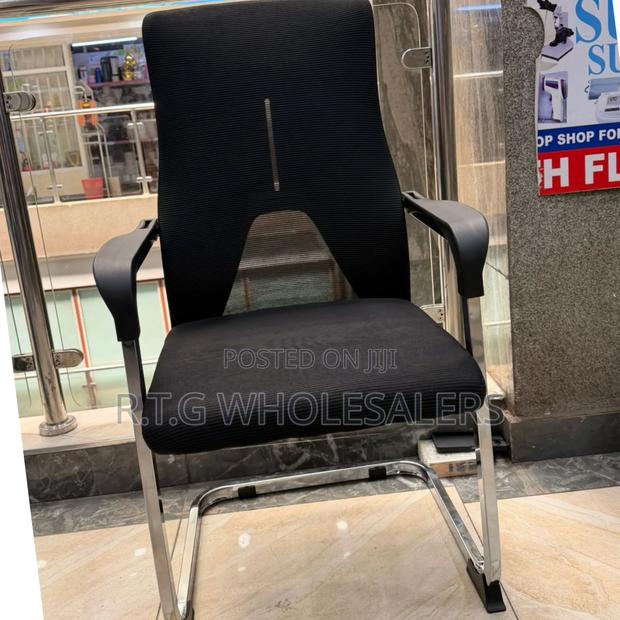 Ergonomic Mesh Guest Chair – Sturdy Frame, No Wheels