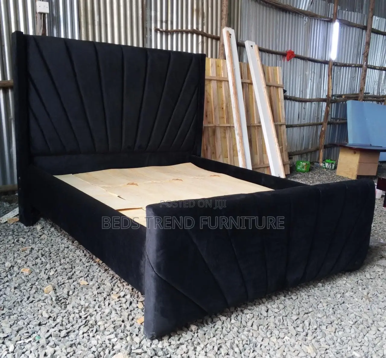 Black 5 by 6 Casual Bed