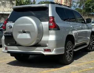 Toyota Land Cruiser Prado 2.8 2021 Silver