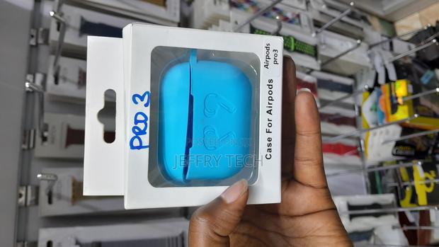 Hookmemo Airpods Pro 3 Soft Silicone Skin Case With Keychain