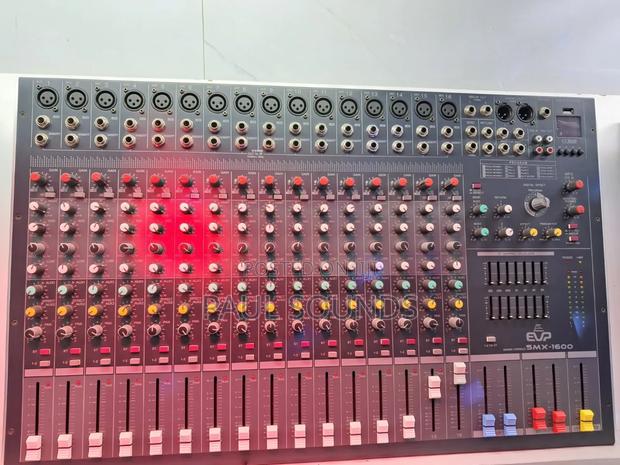 Soundcraft SMX-1600 Professional 16-Channel Mixing Console