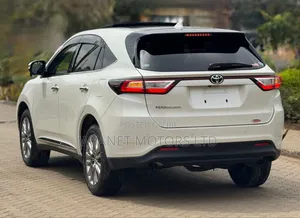 Toyota Harrier 2.0 2019 White