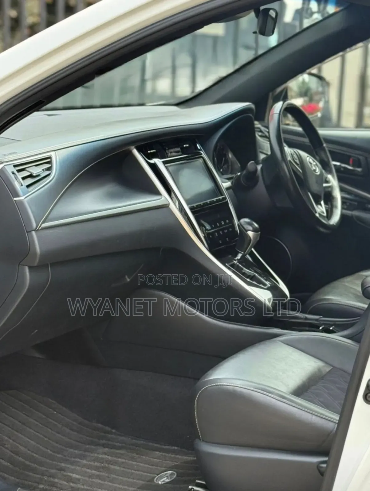 Toyota Harrier 2.0 2019 White