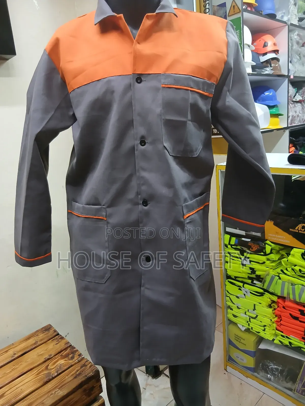 Enhance Your Team Look in a Good Dust Coat