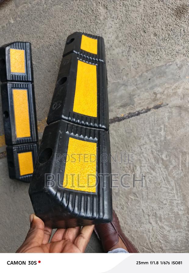 Black Rubber Wheel Stopper For Parking Lots