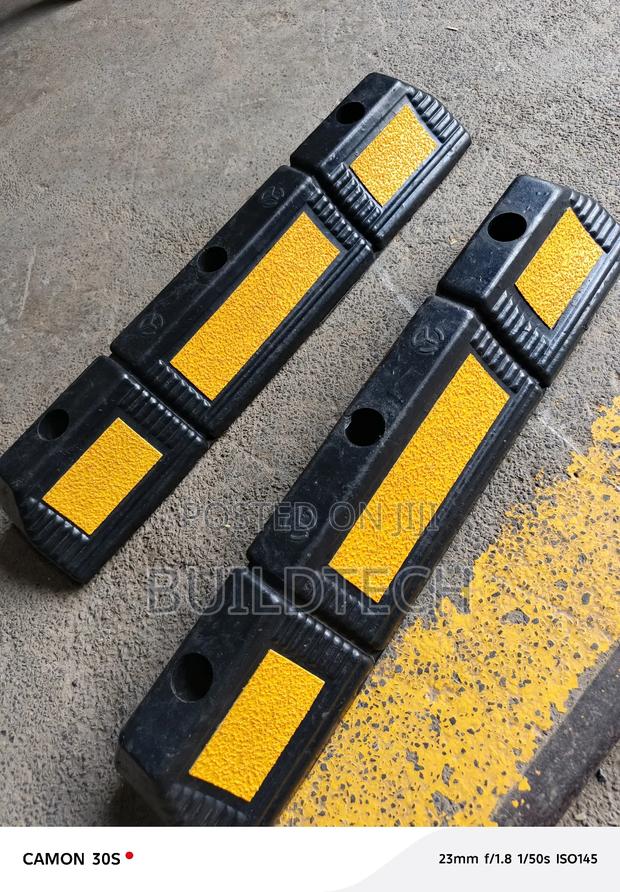 Flexible Rubber Parking Stopper - thumbnail 2