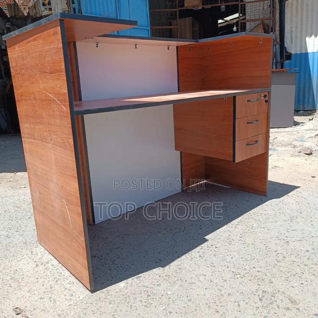 Brown Receptionist Desk 1.4m - thumbnail 2