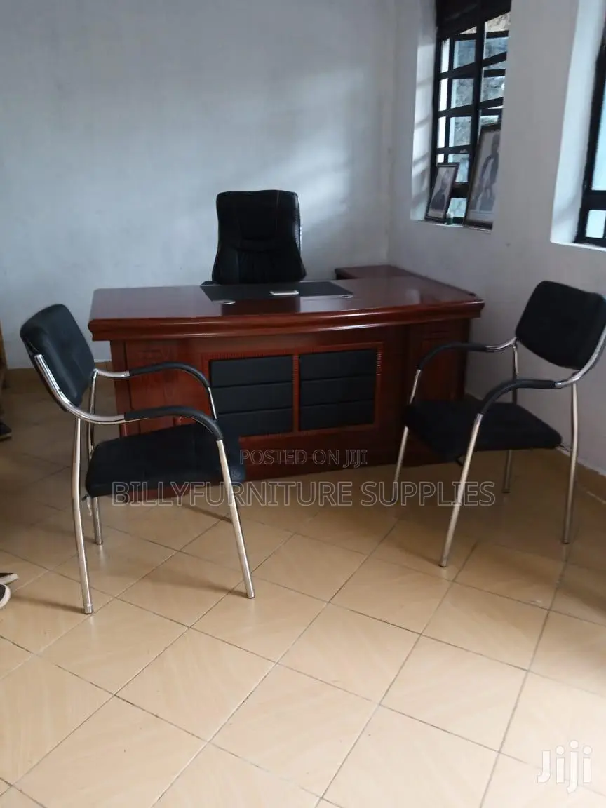 Modern Executive Office Set Up