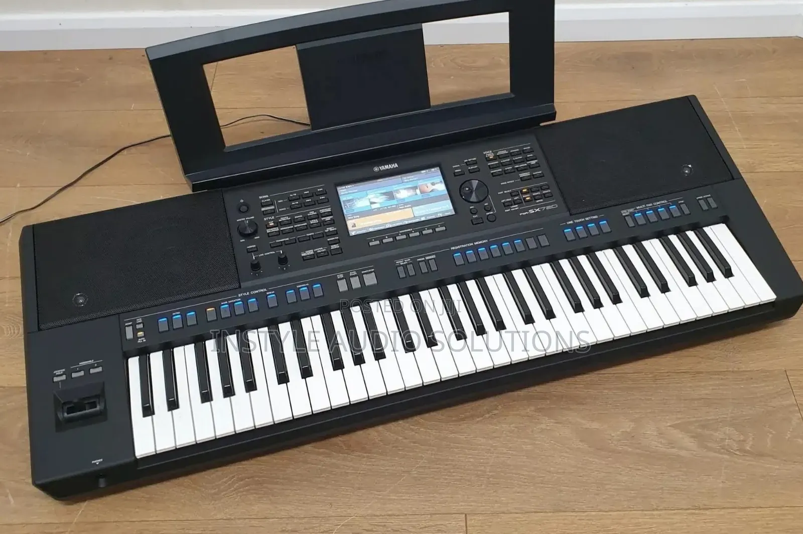 Psr - Sx 720 Yamaha Original Keyboard Complete With Power Adapter
