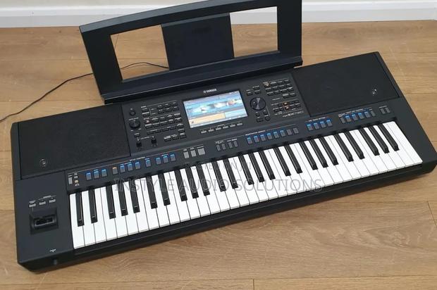 Psr - Sx 720 Yamaha Original Keyboard Complete With Power Adapter - thumbnail 2