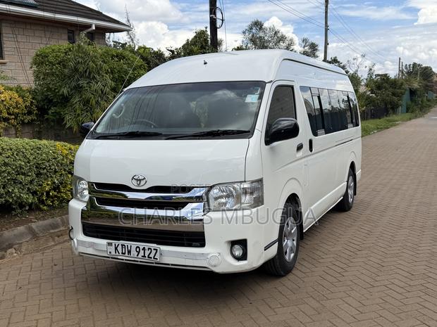 Toyota HiAce 2018 White - main view