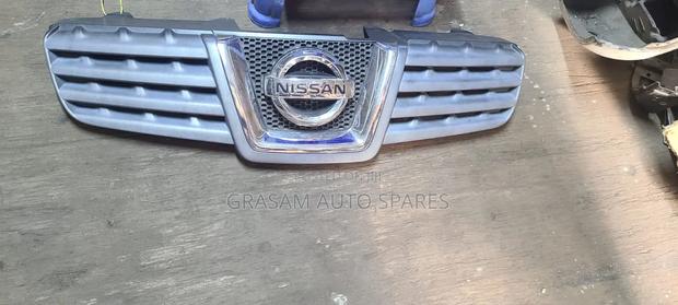 Nissan Duaris Grill - main view