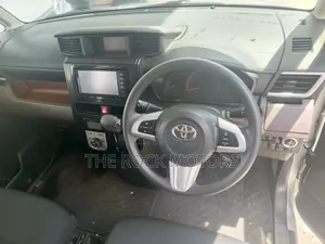 Toyota Roomy 2019 Silver