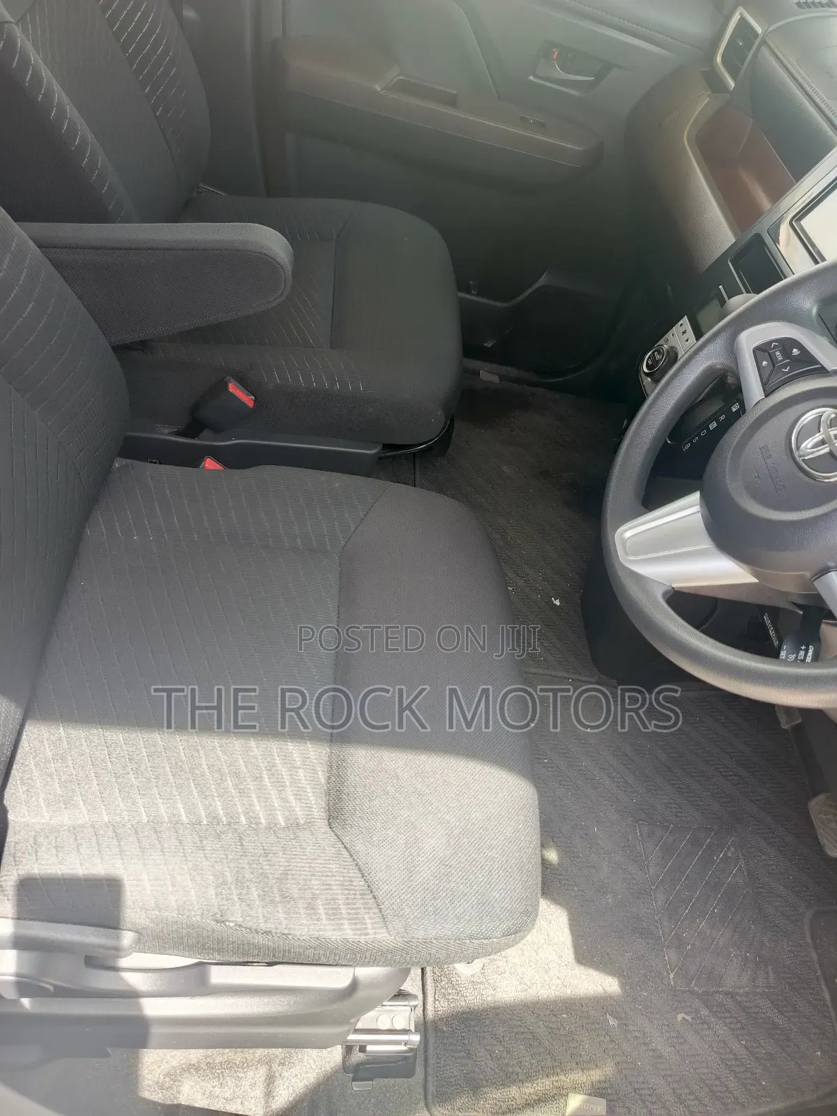 Toyota Roomy 2019 Silver