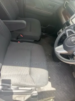 Toyota Roomy 2019 Silver
