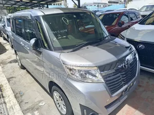 Toyota Roomy 2019 Silver