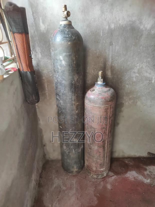 Large Oxygen and Acetylene Gas Cylinders for Welding/Cutting - main view