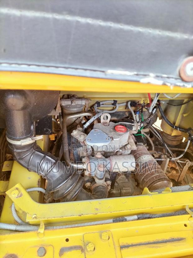 Piaggio 2024 Yellow - thumbnail 4