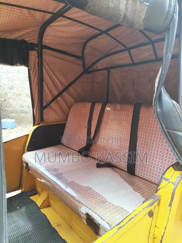 Piaggio 2024 Yellow - thumbnail 5