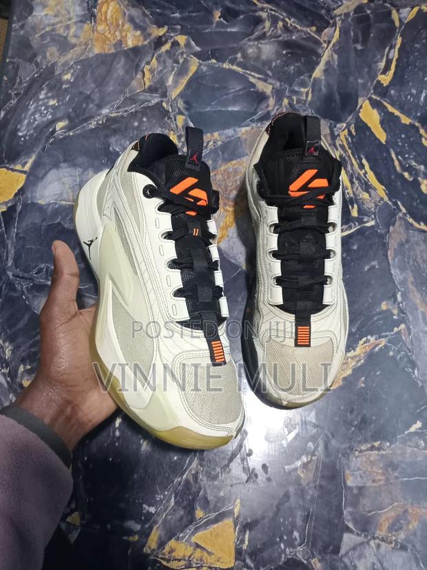 Basketball Shoes - thumbnail 3