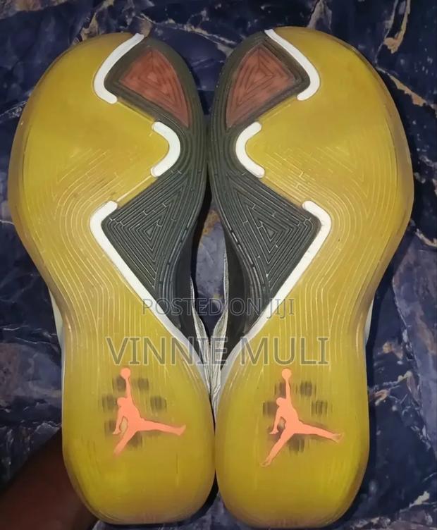 Basketball Shoes - thumbnail 4