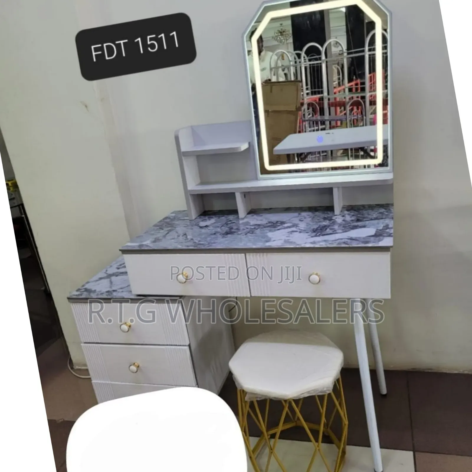 Spacious Executive Vanity Table With Sliding Mirror Feature