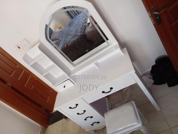 Modern Dressing Table – Elegant & Practical - main view