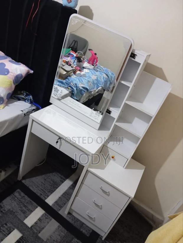 Modern Dressing Table – Elegant & Practical - main view