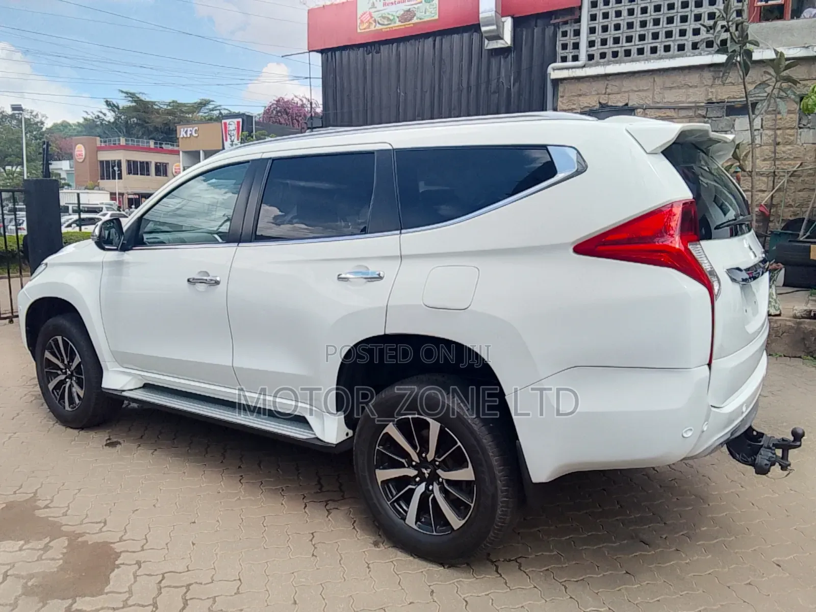 Mitsubishi Pajero Sport 2019 White