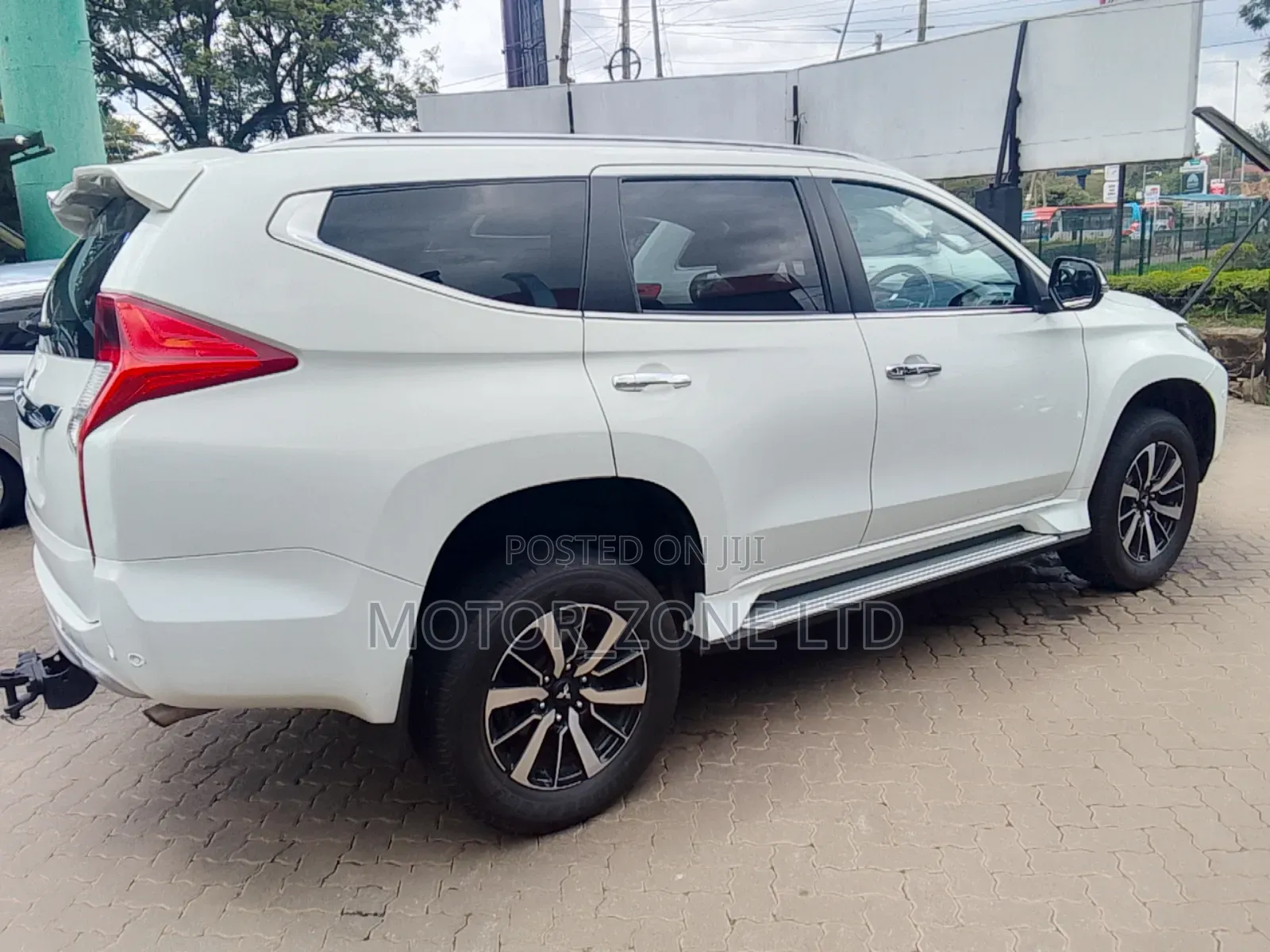 Mitsubishi Pajero Sport 2019 White